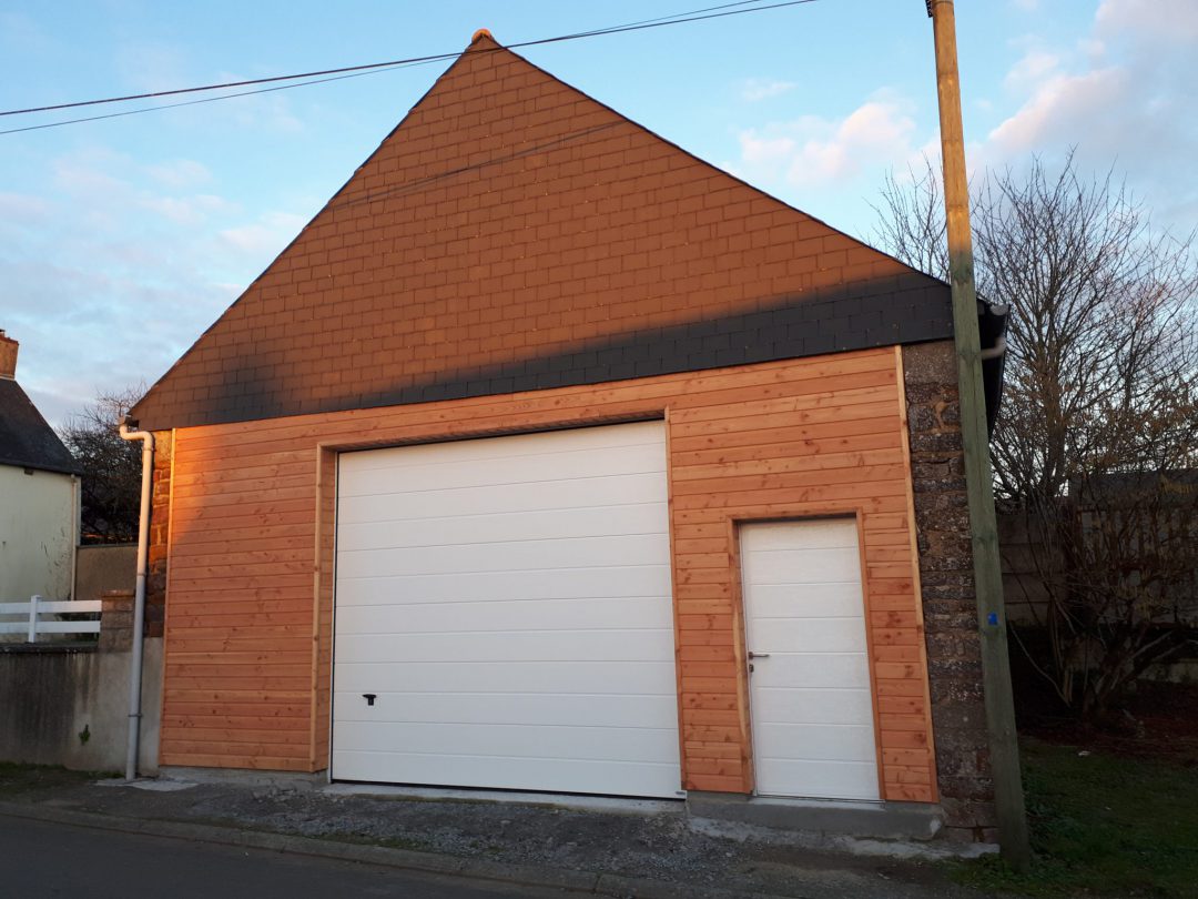 Porte de garage et bardage bois - Portes de garage | Menuiserie Olivier ...
